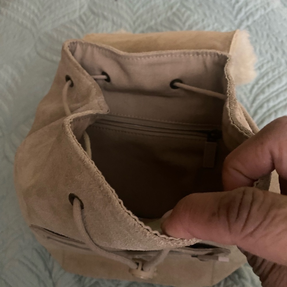 UGG backpack. (Small) - Picture 6 of 8